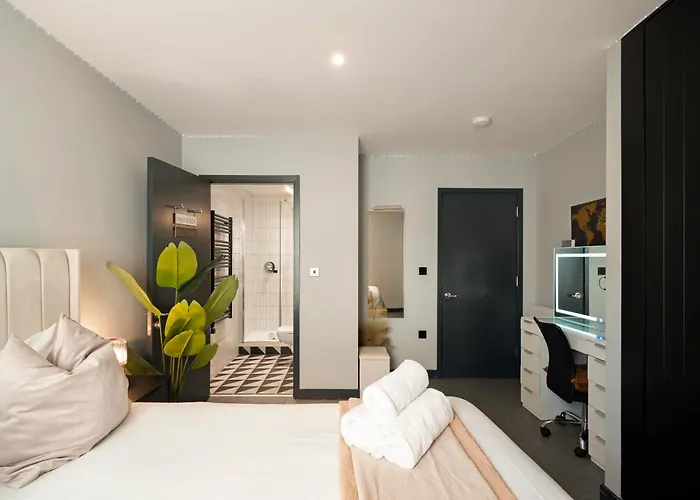 Modern En-Suite Room Overlooking Wembley Stadium & Ovo Arena