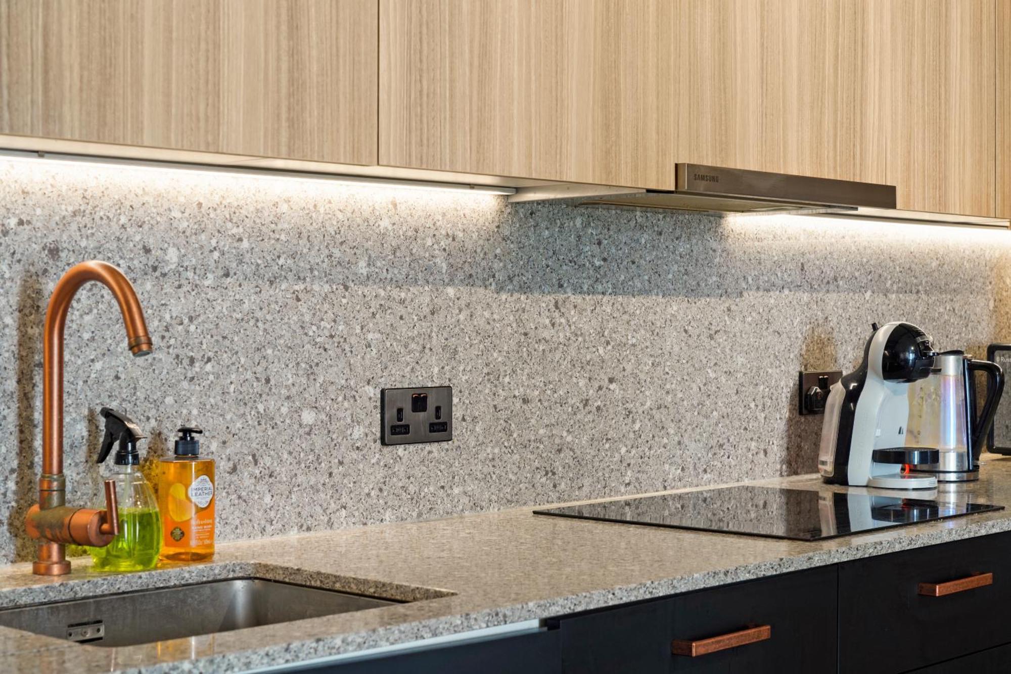 Privatunterkunft Modern En-suite Overlooking Wembley Stadium & Ovo Arena
