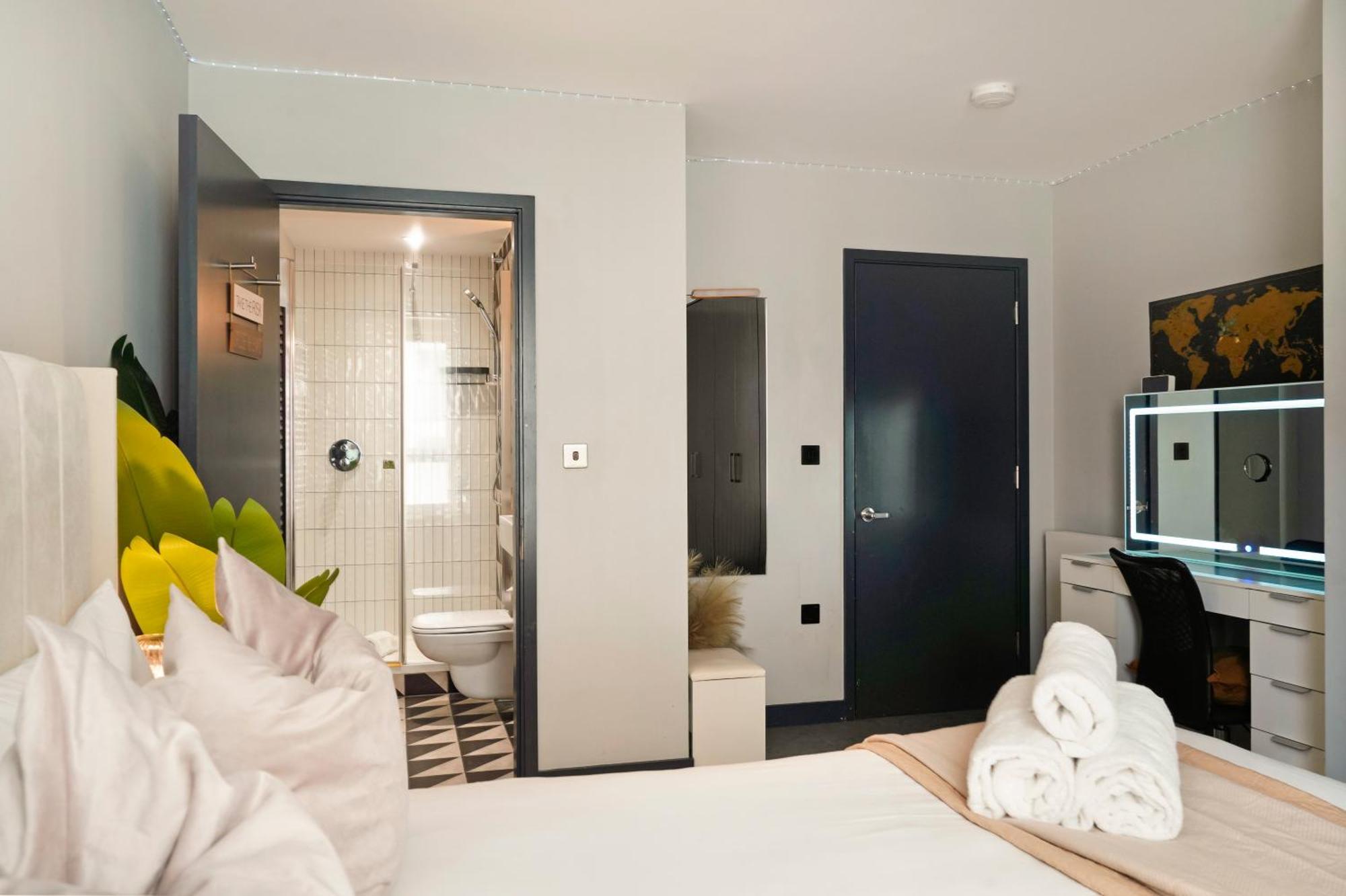 Modern En-suite Overlooking Wembley Stadium & Ovo Arena * London