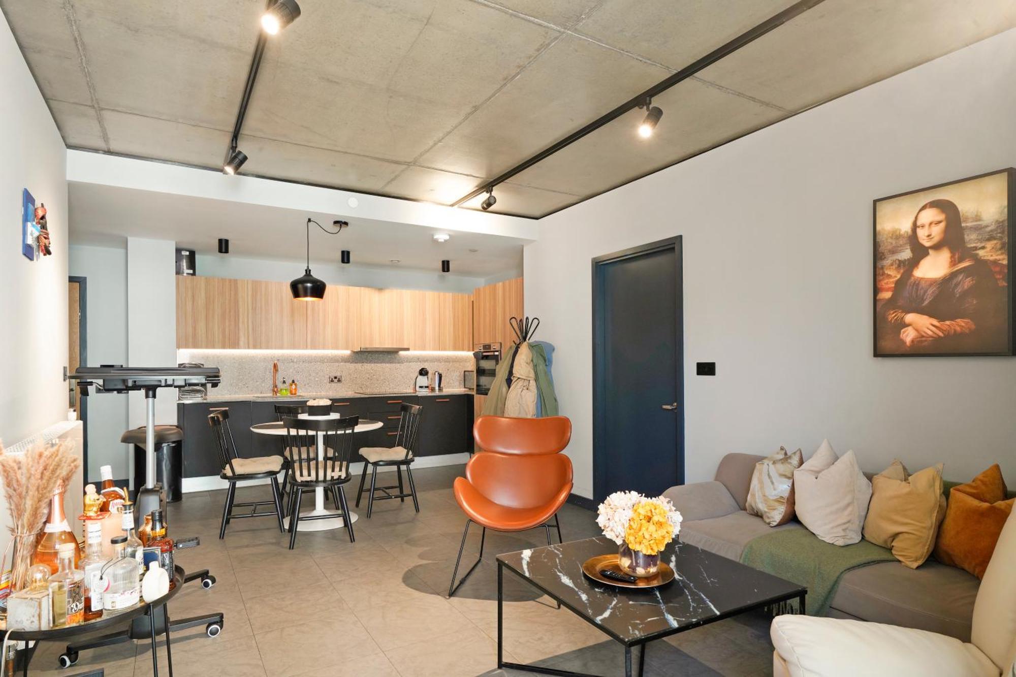 Modern En-suite Overlooking Wembley Stadium & Ovo Arena